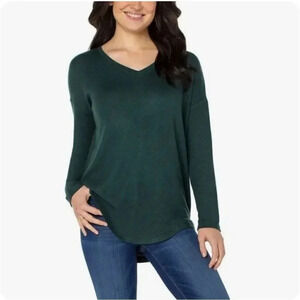 Well Worn Ladies' V-neck Top